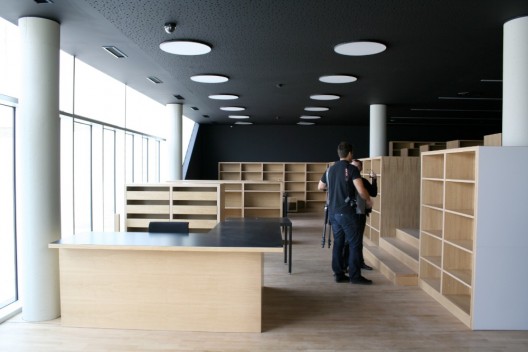 Library at the Zamet Center / 3LHD