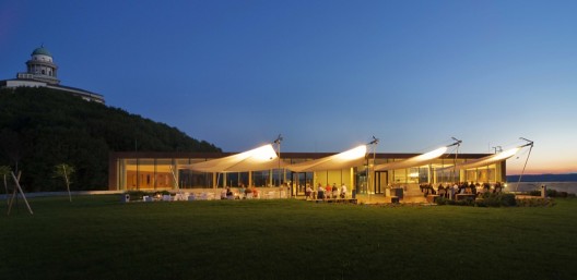 http://www.archdaily.com/wp-content/uploads/2010/09/1283784606-p48-528x257.jpg
